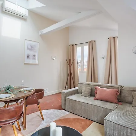 Montaigne George V By Prestige Apartment
